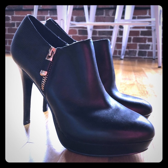 Michael Kors Booties - Picture 1 of 3